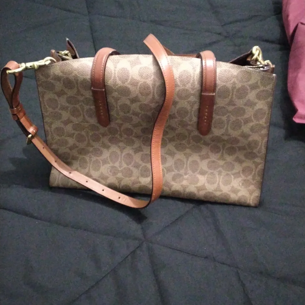 Authentic Coach Charlie Carryall